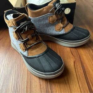 Sorel Out n About IV Women Waterproof Rain/Snow Boots Sz 9 In Taffy/Dove